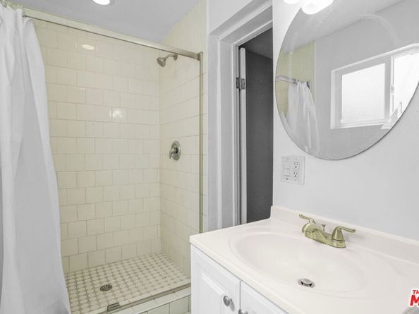 1060 E 6th Street, Long Beach CA 90802
