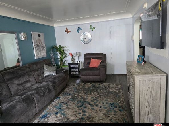 611 W 109th Street, Los Angeles CA 90044