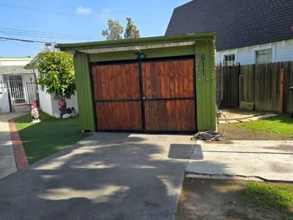 611 W 109th Street, Los Angeles CA 90044