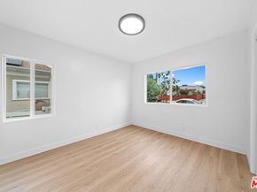 2909 8th Avenue, Los Angeles CA 90018