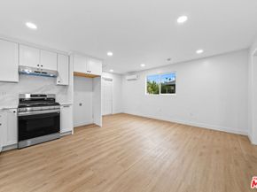 2909 8th Avenue, Los Angeles CA 90018
