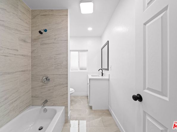 2909 8th Avenue, Los Angeles CA 90018