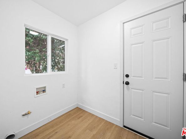 2909 8th Avenue, Los Angeles CA 90018