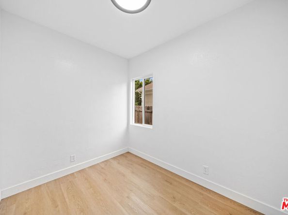 2909 8th Avenue, Los Angeles CA 90018