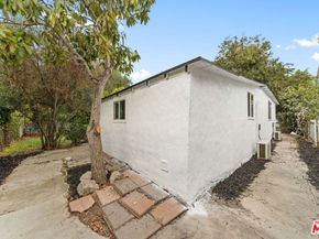 2909 8th Avenue, Los Angeles CA 90018