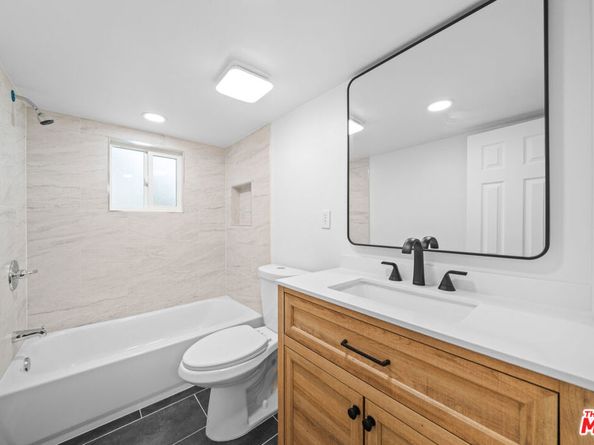 2909 8th Avenue, Los Angeles CA 90018
