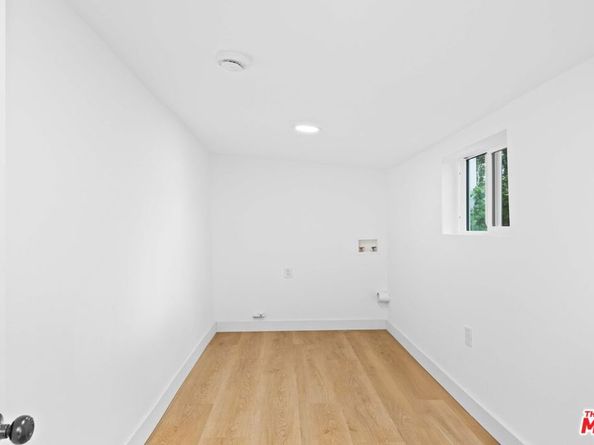 2909 8th Avenue, Los Angeles CA 90018