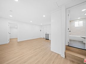 2909 8th Avenue, Los Angeles CA 90018