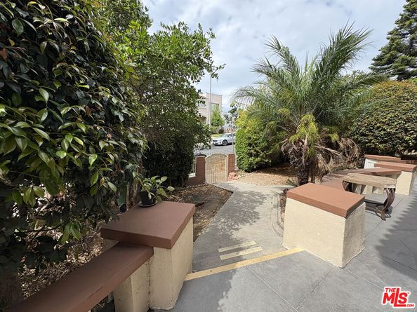2006 S Harcourt Avenue, Los Angeles CA 90016