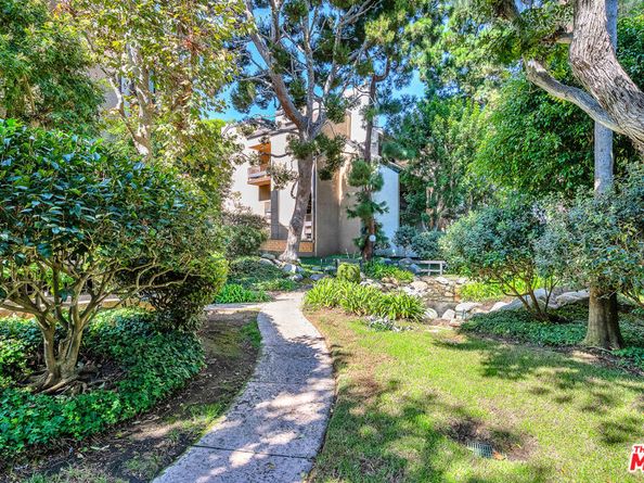 8675 Falmouth Avenue 223, Playa Del Rey CA 90293