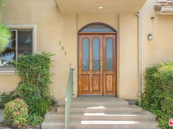 216 N Buena Vista Street 101, Burbank CA 91505