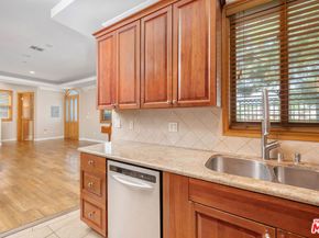 216 N Buena Vista Street 101, Burbank CA 91505