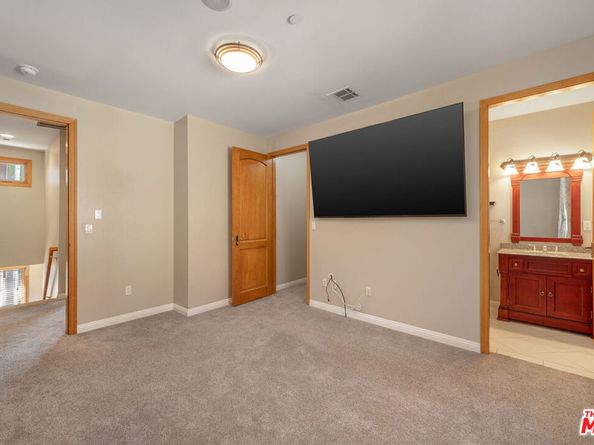 216 N Buena Vista Street 101, Burbank CA 91505