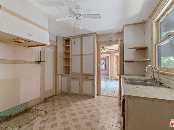 647 Laveta Terrace, Los Angeles CA 90026
