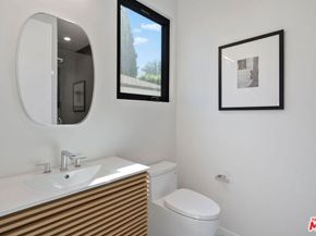 2631 Castle Heights Place, Los Angeles CA 90034