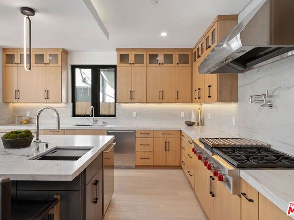 2631 Castle Heights Place, Los Angeles CA 90034
