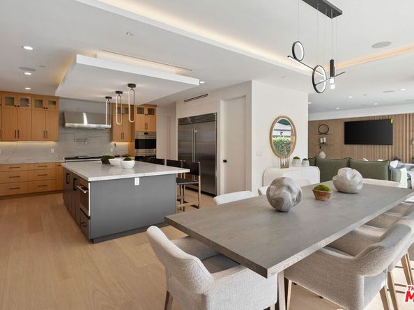 2631 Castle Heights Place, Los Angeles CA 90034