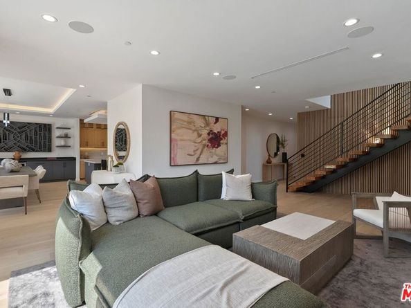 2631 Castle Heights Place, Los Angeles CA 90034