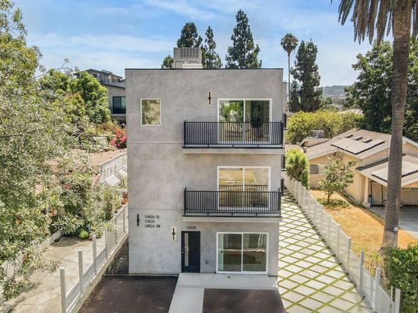 10828 Hesby Street, North Hollywood CA 91601