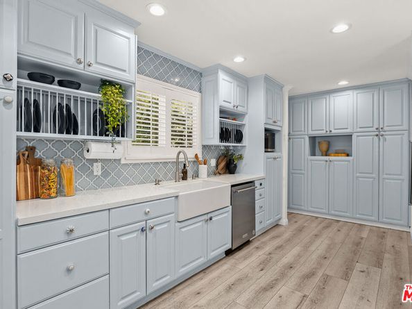 2212 E Crary Street, Pasadena CA 91104