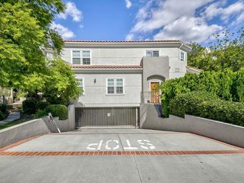 2743 Montrose Avenue