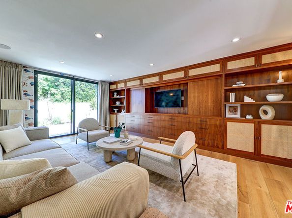 8674 Edwin Drive, Los Angeles CA 90046