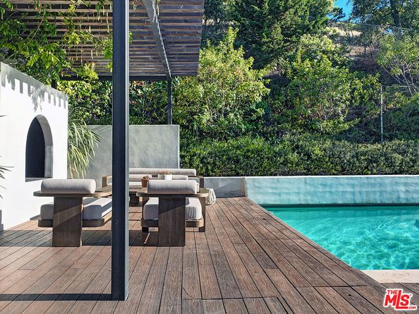 8674 Edwin Drive, Los Angeles CA 90046