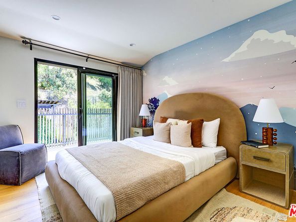 8674 Edwin Drive, Los Angeles CA 90046