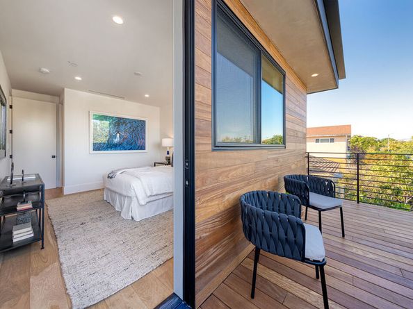 3985 Mclaughlin Avenue, Los Angeles CA 90066