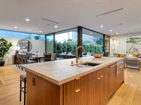 3985 Mclaughlin Avenue, Los Angeles CA 90066