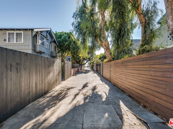 24 20th Avenue, Venice CA 90291