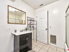 1959 S La Salle Avenue, Los Angeles CA 90018