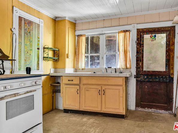 281 E Avenue 33, Los Angeles CA 90031