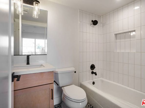 11218 Lyon Lane, North Hollywood CA 91606