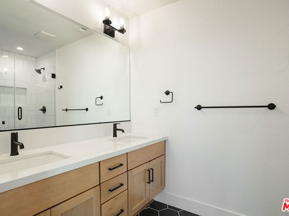 11218 Lyon Lane, North Hollywood CA 91606