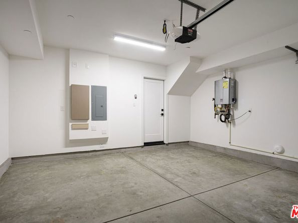 11218 Lyon Lane, North Hollywood CA 91606