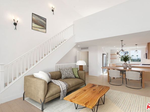 11218 Lyon Lane, North Hollywood CA 91606