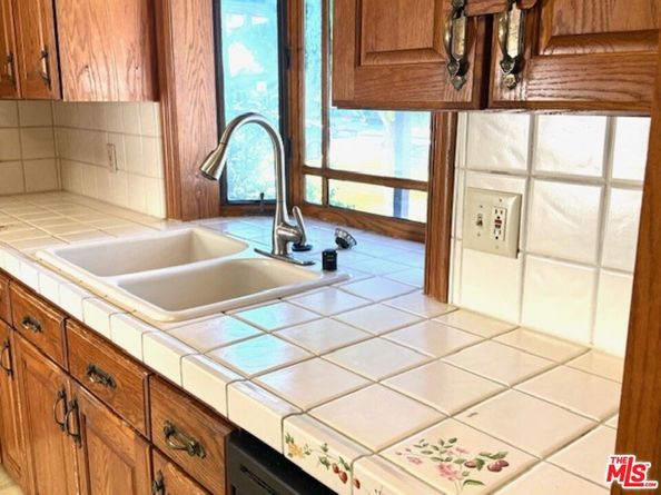 10218 Gaviota Avenue, North Hills CA 91343