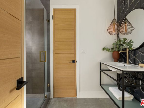 5920 Kentland Avenue, Woodland Hills CA 91367