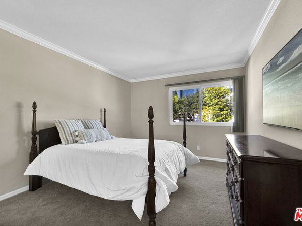 5800 Owensmouth Avenue 40, Woodland Hills CA 91367