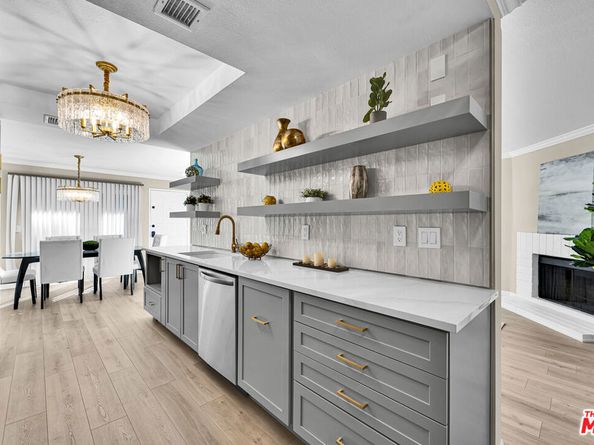 5800 Owensmouth Avenue 40, Woodland Hills CA 91367