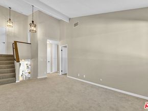 5800 Owensmouth Avenue 40, Woodland Hills CA 91367