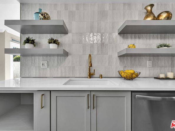 5800 Owensmouth Avenue 40, Woodland Hills CA 91367