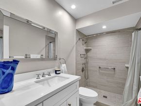 5800 Owensmouth Avenue 40, Woodland Hills CA 91367