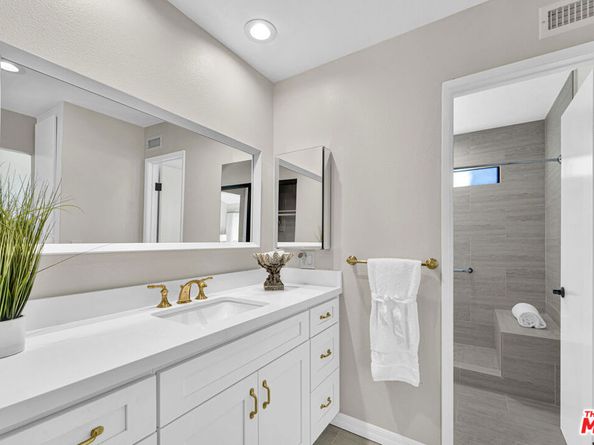 5800 Owensmouth Avenue 40, Woodland Hills CA 91367