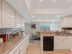 4350 Via Dolce 211, Marina Del Rey CA 90292