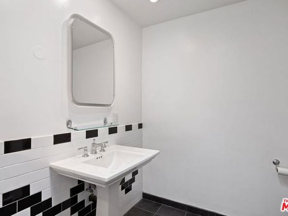 949 N Kings Road 309, West Hollywood CA 90069