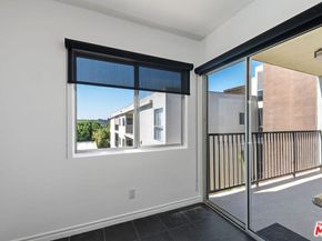 949 N Kings Road 309, West Hollywood CA 90069