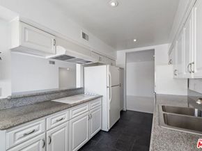 949 N Kings Road 309, West Hollywood CA 90069