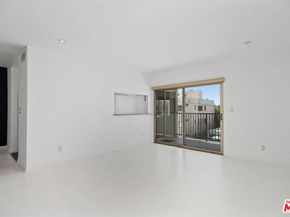 949 N Kings Road 309, West Hollywood CA 90069